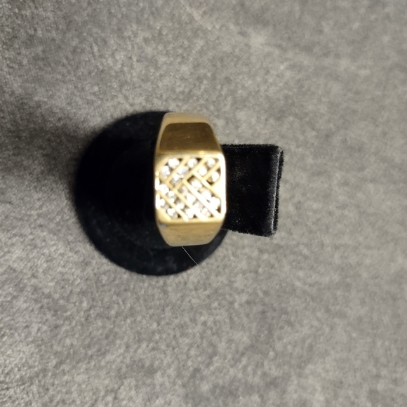 18k sparkly diamond ring - Picture 3 of 7